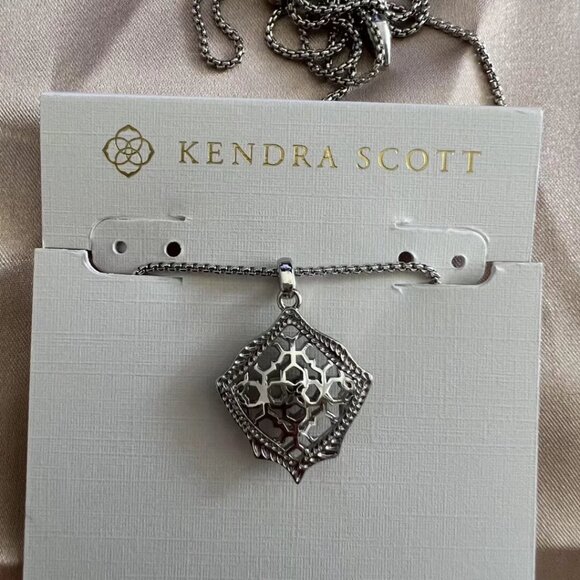 Kendra Scott necklace - Picture 3 of 5